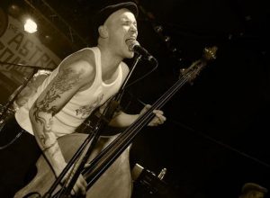 psychobilly slap bass player thomas frenchy fantomas with kings of nuthin